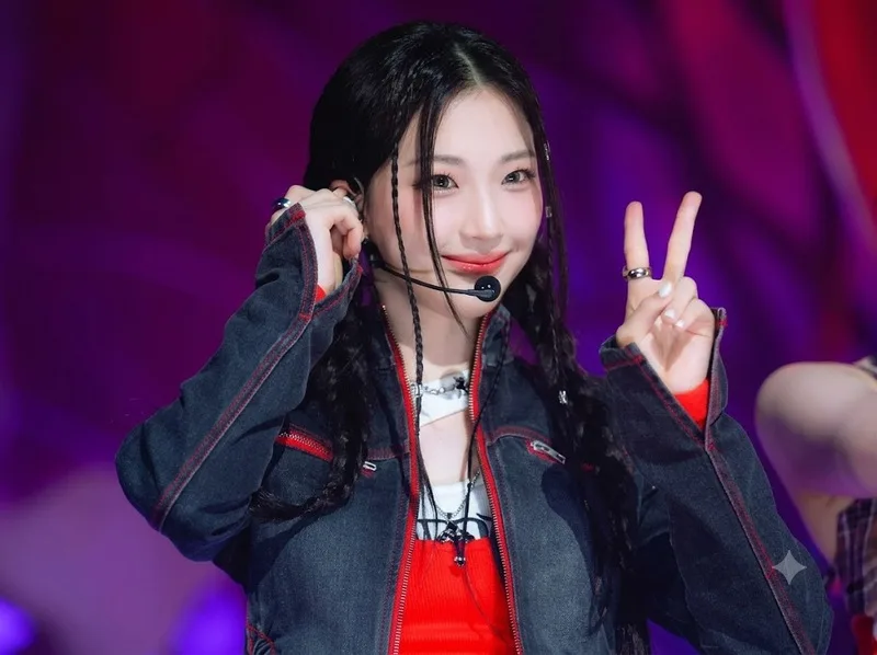 Ruka nổi bật với kỹ năng rap và vũ đạo giàu năng lượng trên sân khấu.