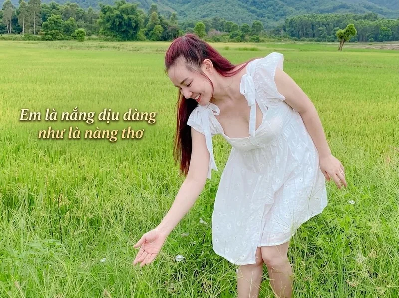 Đồng xanh, Fly và Để cho em khóc là các ca khúc nổi bật của Vy Oanh
