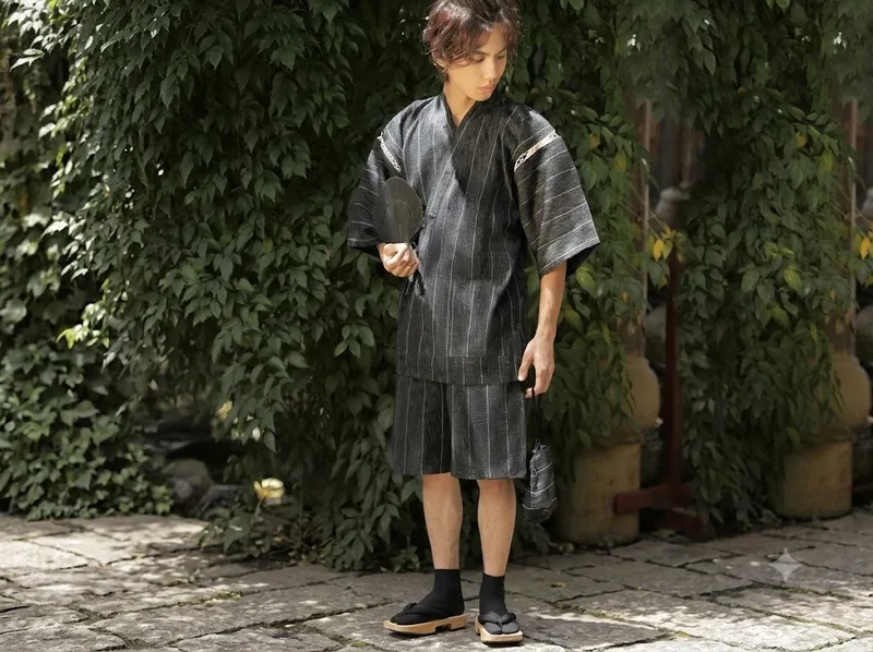 Jinbei Nhật Bản là bộ trang phục mùa hè thoáng mát và tiện lợi